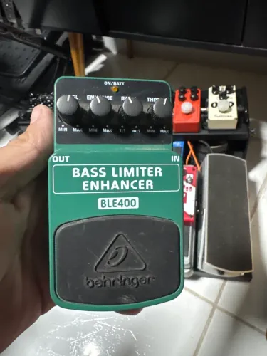 PEDAL DE BAIXO BEHRINGER BASS LIMITER ENHANCER