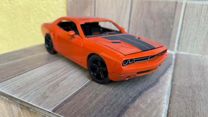 Miniatura Dodge Challenger - Escala 1/18