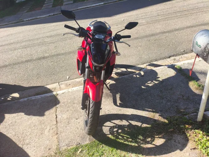 Moto conservada, bom estado.