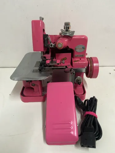 Maquina De Costura Overlock Chinesinha Semi Industrial Cor Rosa