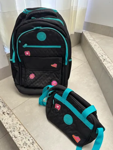 Mochila escolar Luluca de rodinhas com lancheira e estojo  