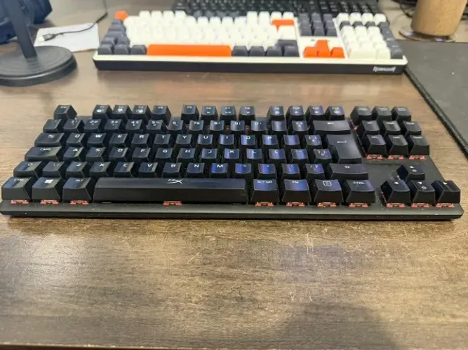 Teclado Gamer HyperX Alloy Origins Core PBT HX Red Mecânico TKL RGB