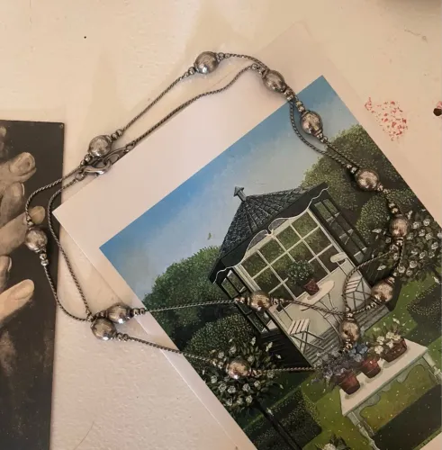 Colar vintage de ímã