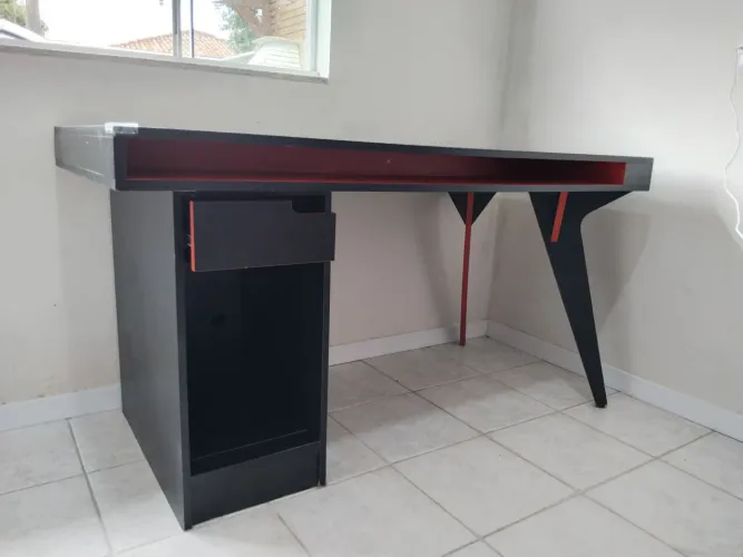 Mesa Gamer / Escritório 100% Mdf - Ótimo Estado