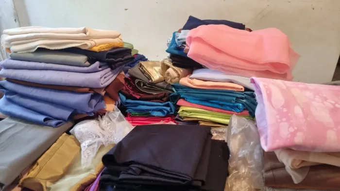 VENDO DIVERSOS CORTES DE TECIDOS MUSSELINE E CREPE