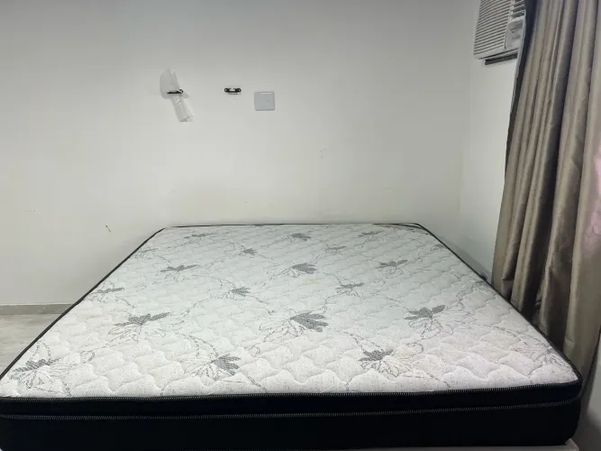 Colchão Super King (Somente o colchão, a cama não está a venda)