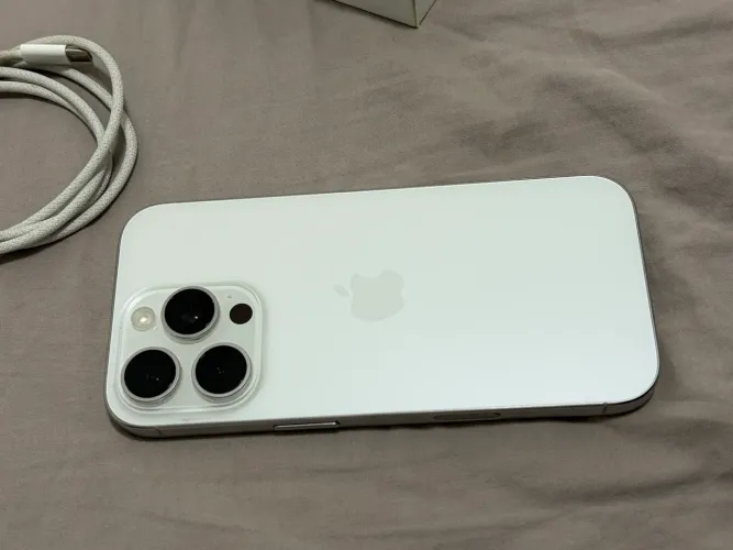 iPhone 16 Pro 256gb (89% saúde de bateria) Titânio Branco 