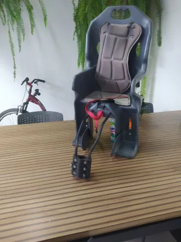 Cadeira traseira cadeirinha criança bicicleta 