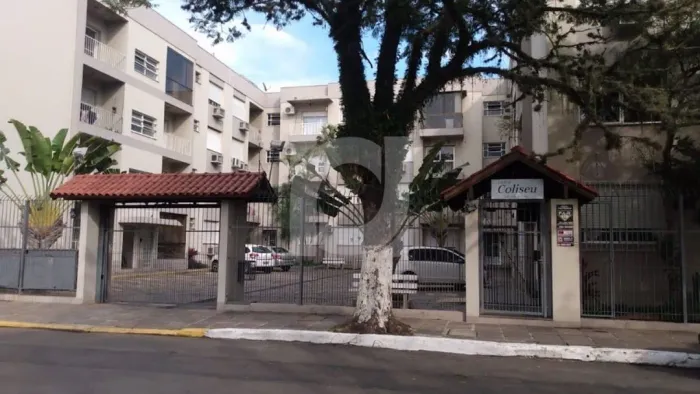 Apartamento de 02 dormitórios no centro da cidade.