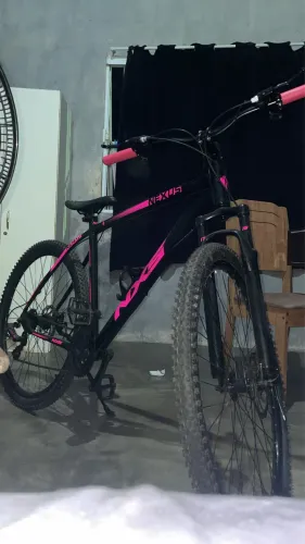 Bicicleta Aro 29 Ksw montada c novos adesivos.