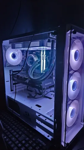R7 9800x3d+b650m-e plus gaming+16gb ram hyperx 6000mhz cl36 2x8