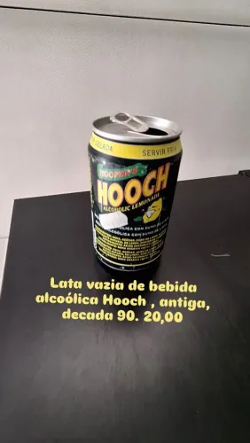 Lata vazia bebida alcoólica antiga