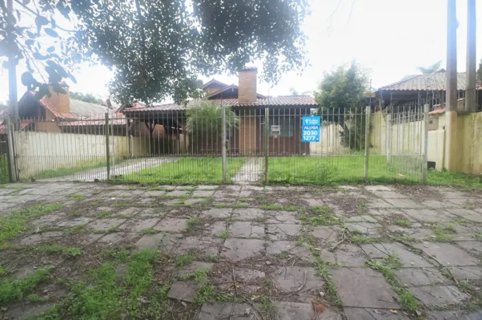 Casa Aconchegante com Piscina no Bairro Las Acácias, Praia do Laranjal