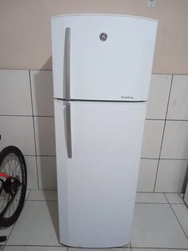 Geladeira GE frost free funcionando perfeitamente 324 bem conservada