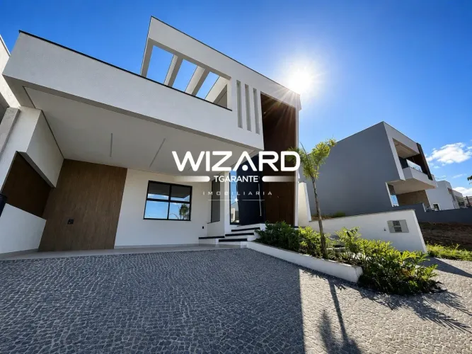 Casa de Condomínio com 3 suítes, 198m²