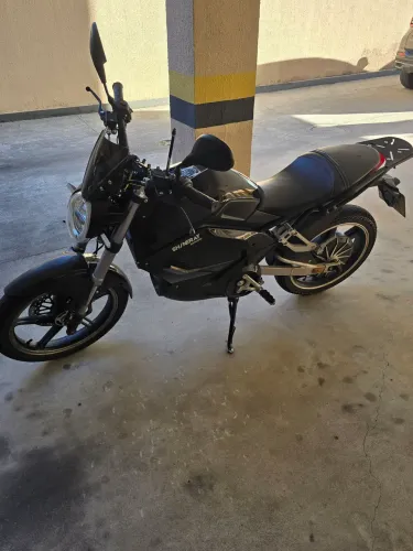 Shineray elétrica, com duas baterias