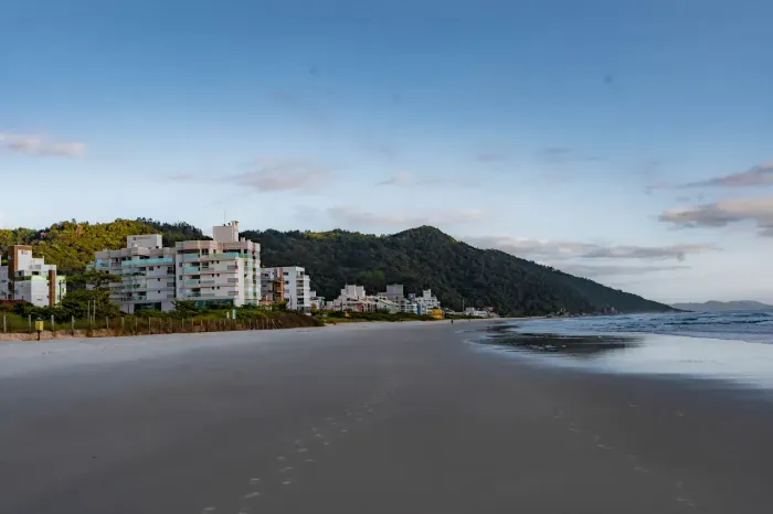 Apartamento mobiliado a venda na Praia de Palmas - Governador Celso Ramos/SC.