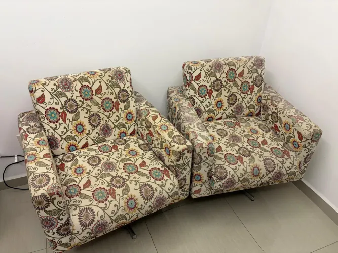 Par de poltronas de excelente qualidade da Luciana Móveis.