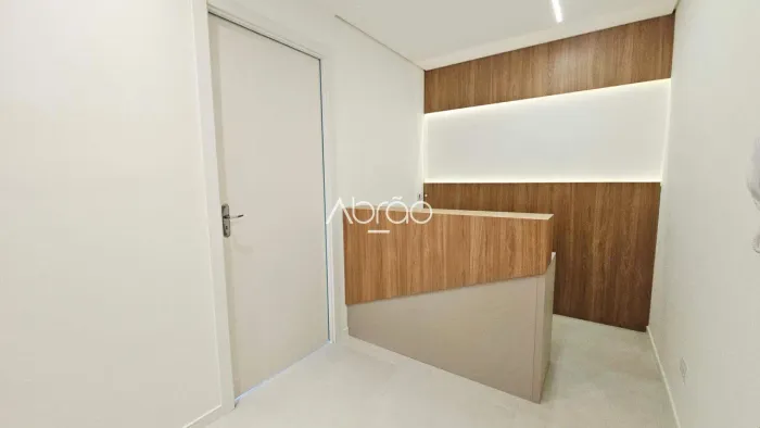 Sala Comercial Semi Mobiliada para Alugar no Human Batel  22 m² | Recepção e Consultório |