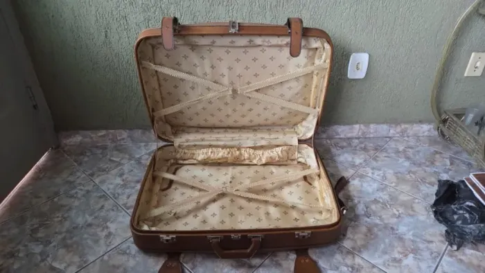 Mala luxo grande para viagem tamanho 70 x 50 x 25 cm em perfeitíssimo estado