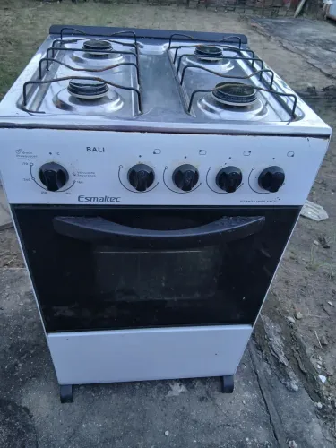 Vendo fogão 4 bocas na cor branca em perfeito estado