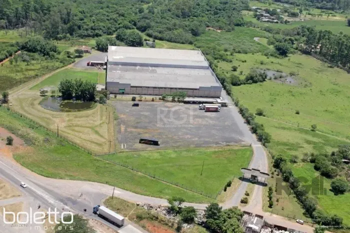 Boletto Imóveis Aluga Pavilhão com 8.000 mil m², 4 docas, refeitório, estacionamento para 