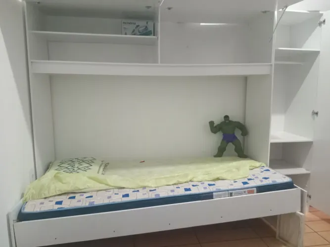 Guarda roupa com cama embutido