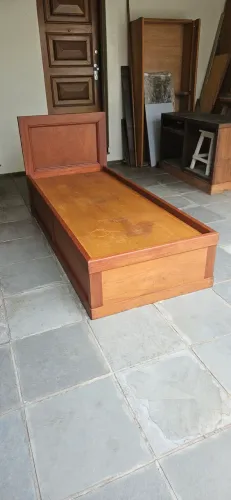Cama Solteiro em Mogno Maciço + 2 Gavetoes- Impecvel, Linda e Reformada.