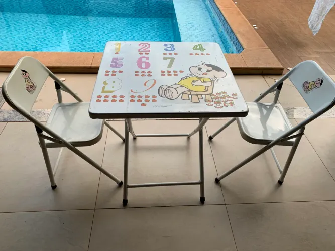 Conjunto de Mesa e Cadeiras Turma da Mônica