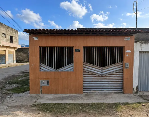 Casa de esquina à venda, 2 quartos, 1 suíte e garagem ampla. Tem conversa!