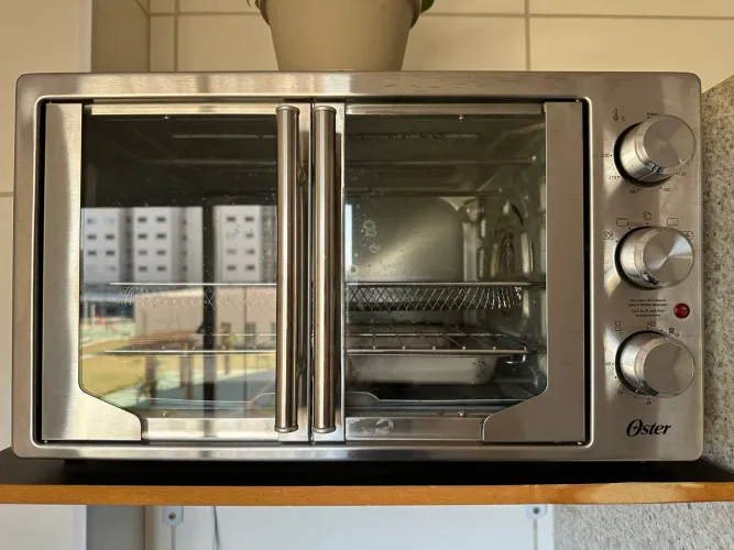 Forno e Fritadeira Sem Óleo Oster 42L French Door 2 em 1 - 220V