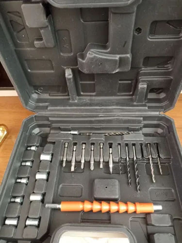 Parafusadeira furadeira Recarregável 12V 1 bateria, é kit!