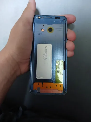 S9 Samsung para retirada de peças , sem tela e traseira mas tem todo o resto