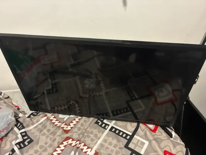 Vendo tv smart Samsung retida de peças