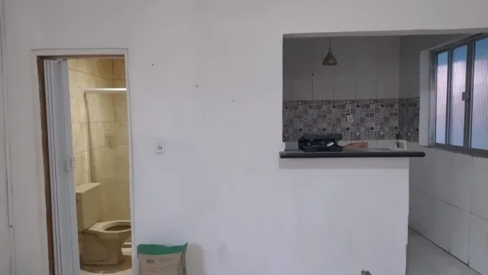 Alugo casa de fundos