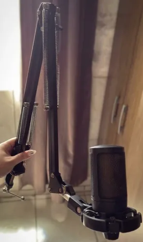 Vende-se microfone Fifine A6T (acompanha braço articulado)