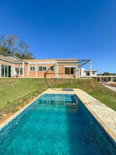Casa térrea recém construída - Condomínio Riviera do Jaguari/Piracaia