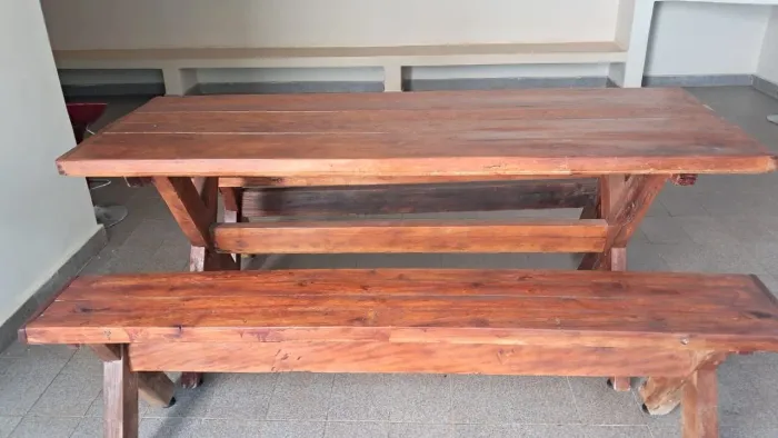 VENDO MESA RÚSTICA DE MADEIRA