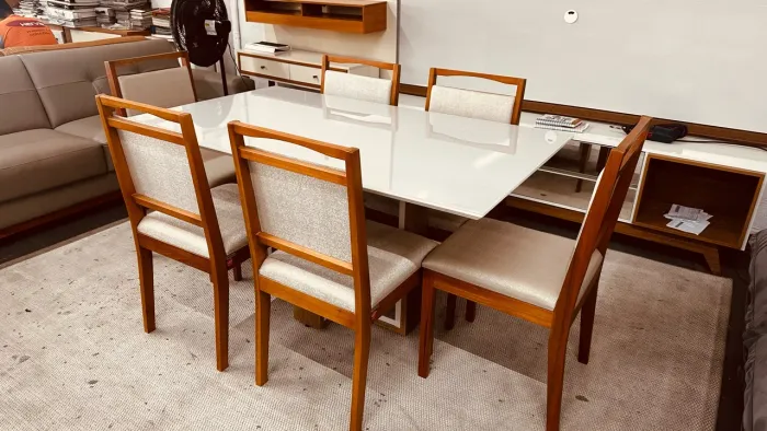 Mesa a pronta entrega na madeira maciça