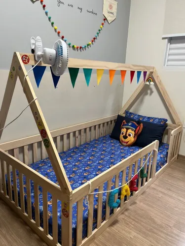 Cama Montessoriana Solteiro com Grade e Telhado