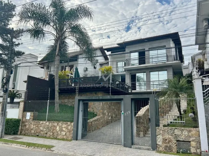 Casa com 3 suítes de frente para o lago na Pedra Branca, Palhoça