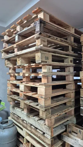 Pallets seminovos reforçado entregamos. 
