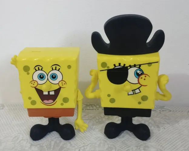 Lote 2 Bonecos Brinquedos Miniaturas Bob Esponja Burguer King 2022.