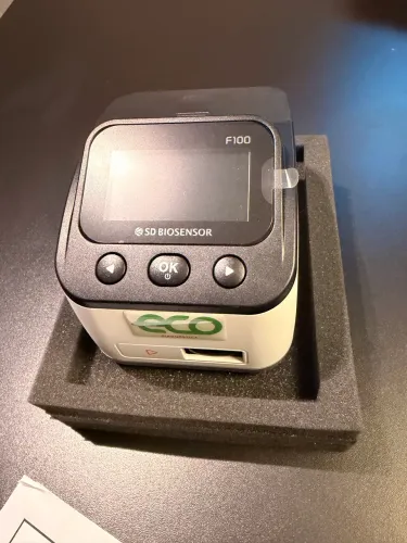 Analisador SD Biosensor STANDARD F100 (ECO Reader F)