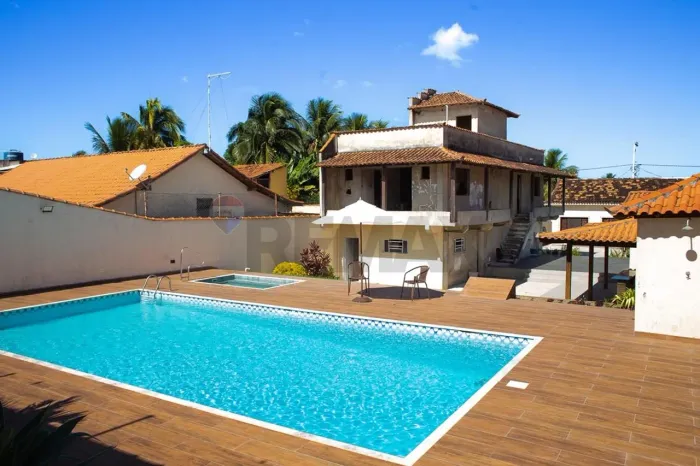 À venda casa a apenas 350 m da praia e lagoa em Saquarema, com amplo terreno, piscina e ár