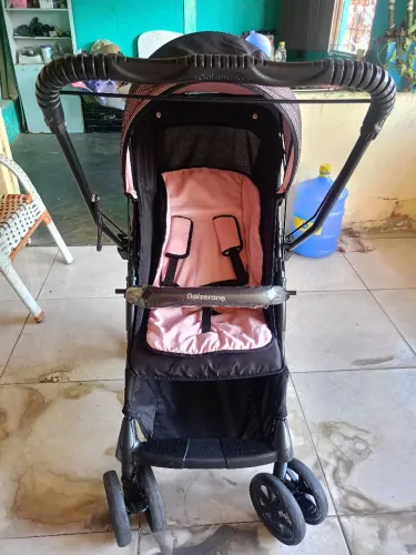 Carrinho de bebê menina da marca Galzerano