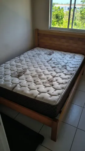 Cama de casal com colchão 