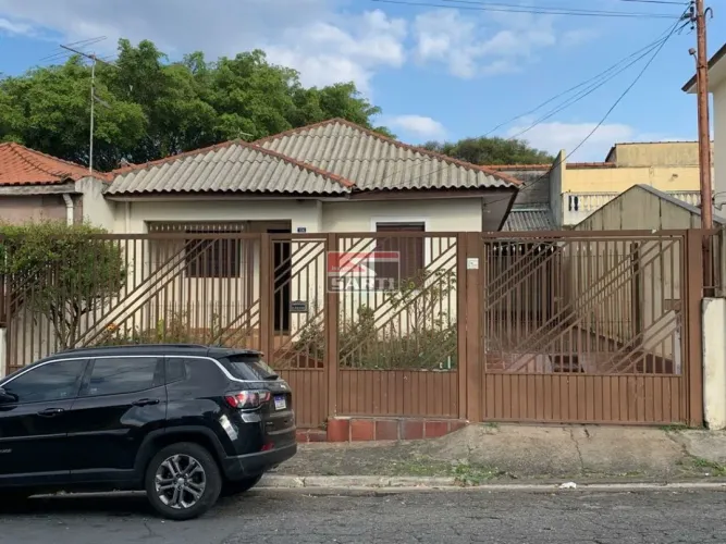 RESIDÊNCIA TÉRREA EM TERRENO AMPLO COM METRAGEM DE 10,00 X 25,00 ÁREA TOTAL DE 25O m² , OF