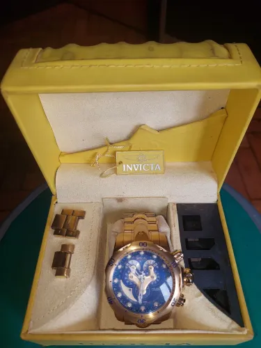 Relógio Invicta Venom raro banhado a ouro.