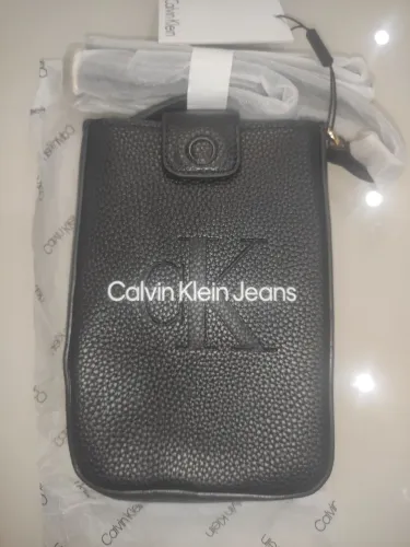 Bolsa transversal Calvin Klein Preta